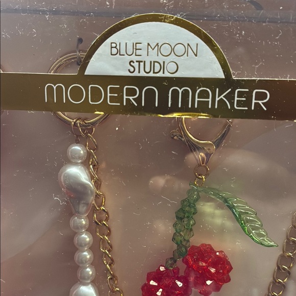 Bag Charm Kit with Red and Gold - Picture 3 of 6